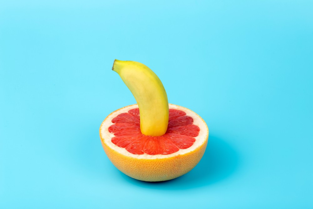 Импровизацияланған материалдардан жасалған эротикалық костюмдер