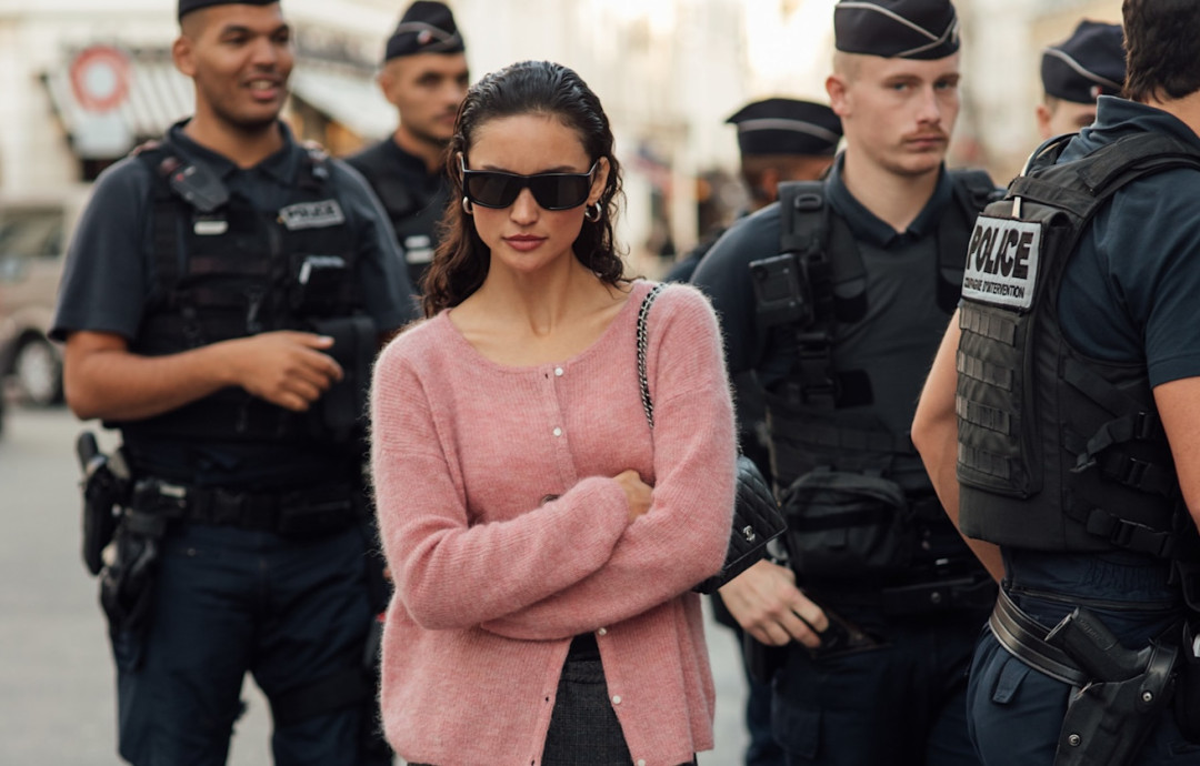 Орыс әйелін қорлау порно Үйде секс машина жасау