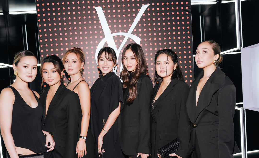 Әдемі кеудесі бар ыстық минетші қыз шығыңқы әтешке секіреді Отбасылық қарау