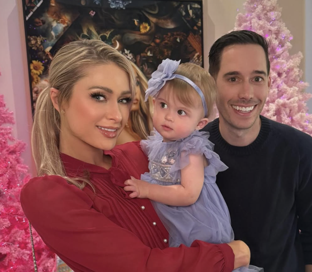 Жалаңаш қыздармен карта ойнау