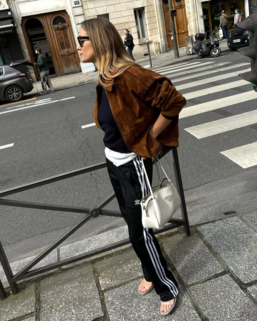 Күздің басты матасы — күдері. Одан тігілген қандай киімдер гардеробыңда болуы керек?