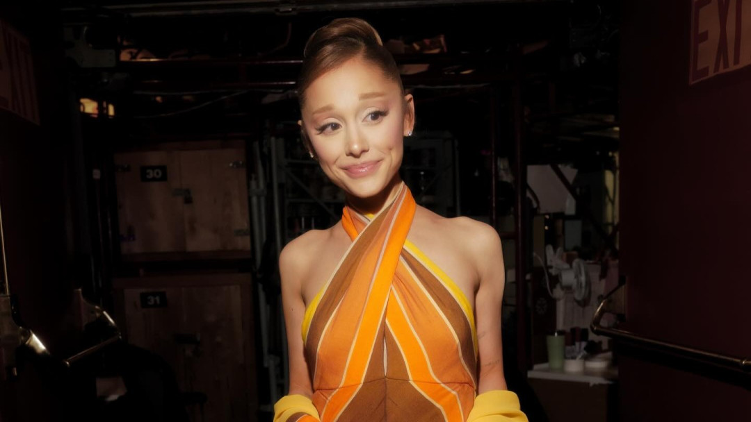 Ариана Гранде Один дома