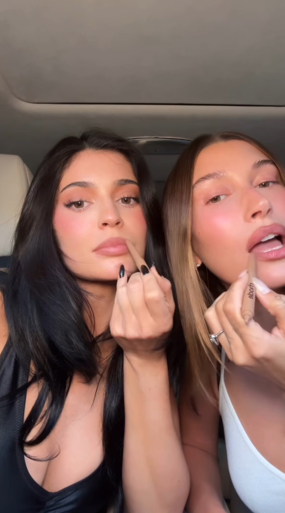 Хейли Бибер Кайли Дженнер