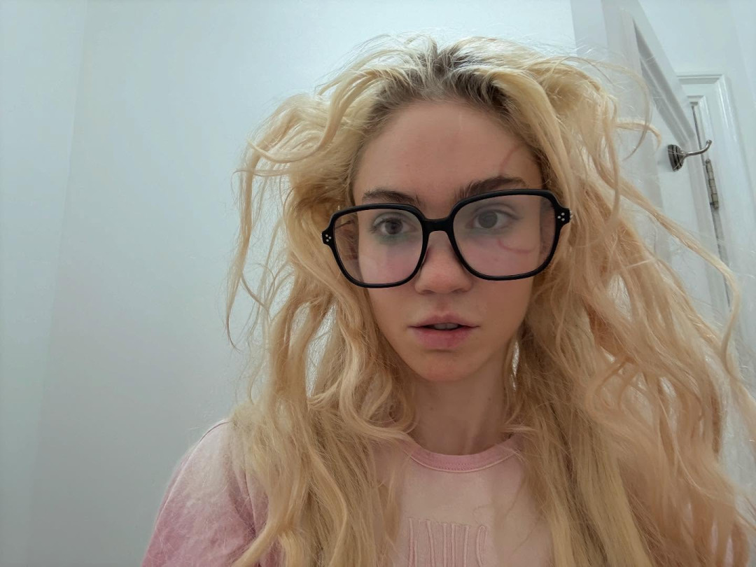 Граймс сделала большую татуировку на лице: смотрим фото