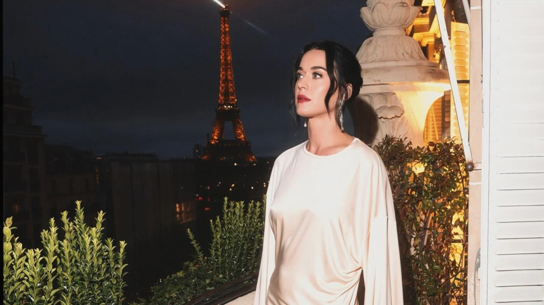 «Быть уязвимой может быть страшно»: Кэти Перри поделилась подробностями о выпуске своего самого личного трека Bandaids