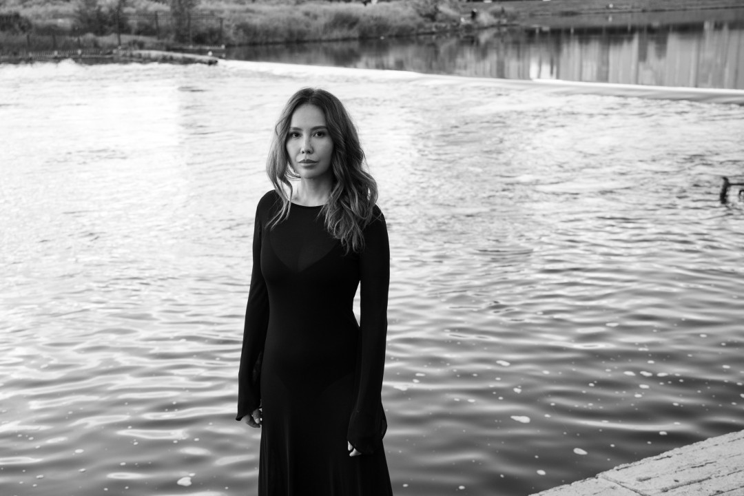 ELLE знакомит: Назым Кахарман о выборе себя, внутренней свободе и жизни после переломного опыта