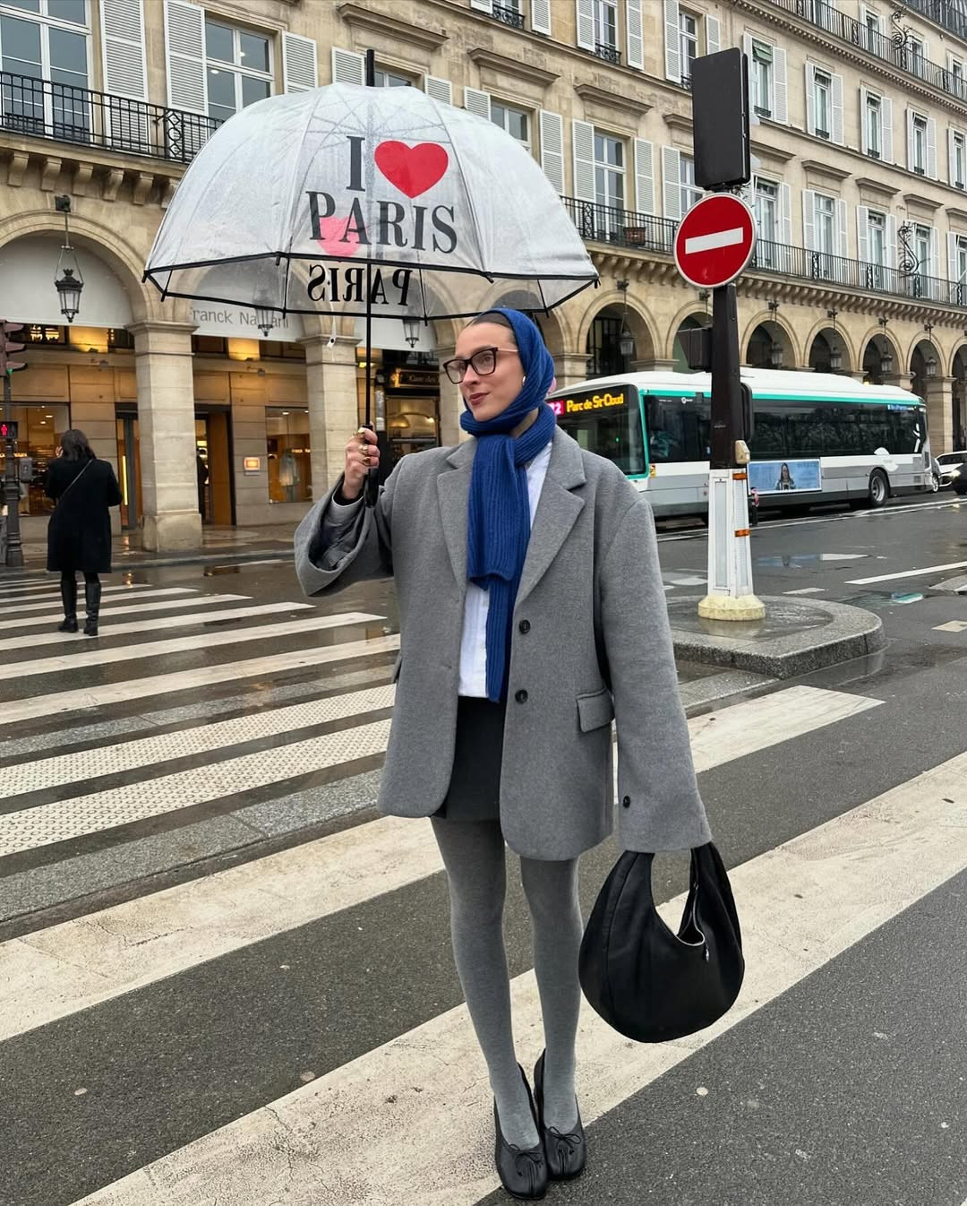 Мини-белдемше мен суық ауа райы: қалай үйлестіріп, тоңбай киюге болады