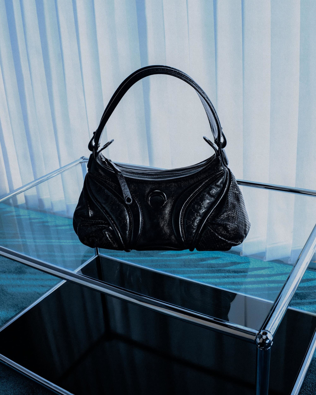 Дэвид Линч, неон и тайны: Marine Serre раскрывает многослойную женственность в новой кампании