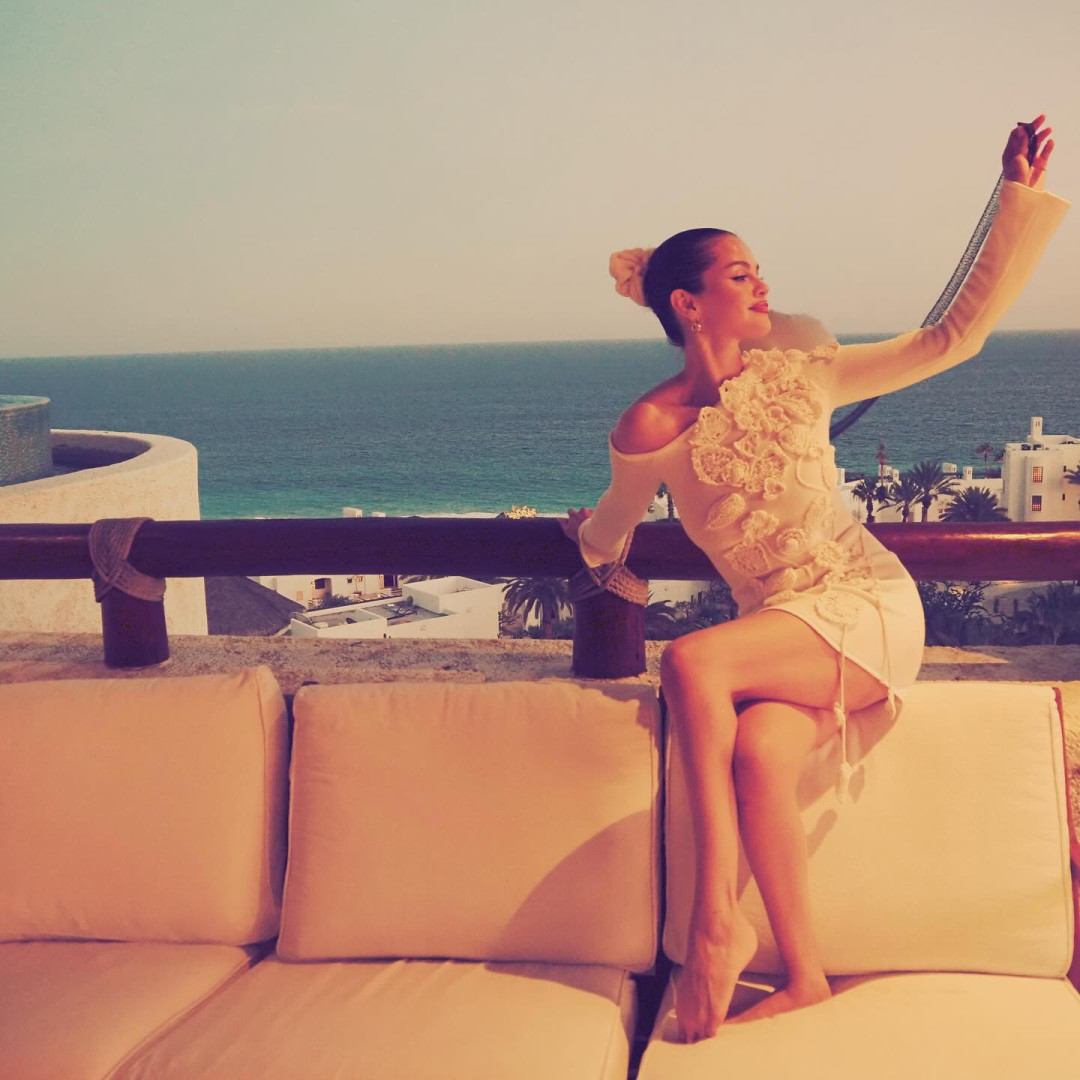 Селена Гомес учится реагировать на комментарии о своей фигуре