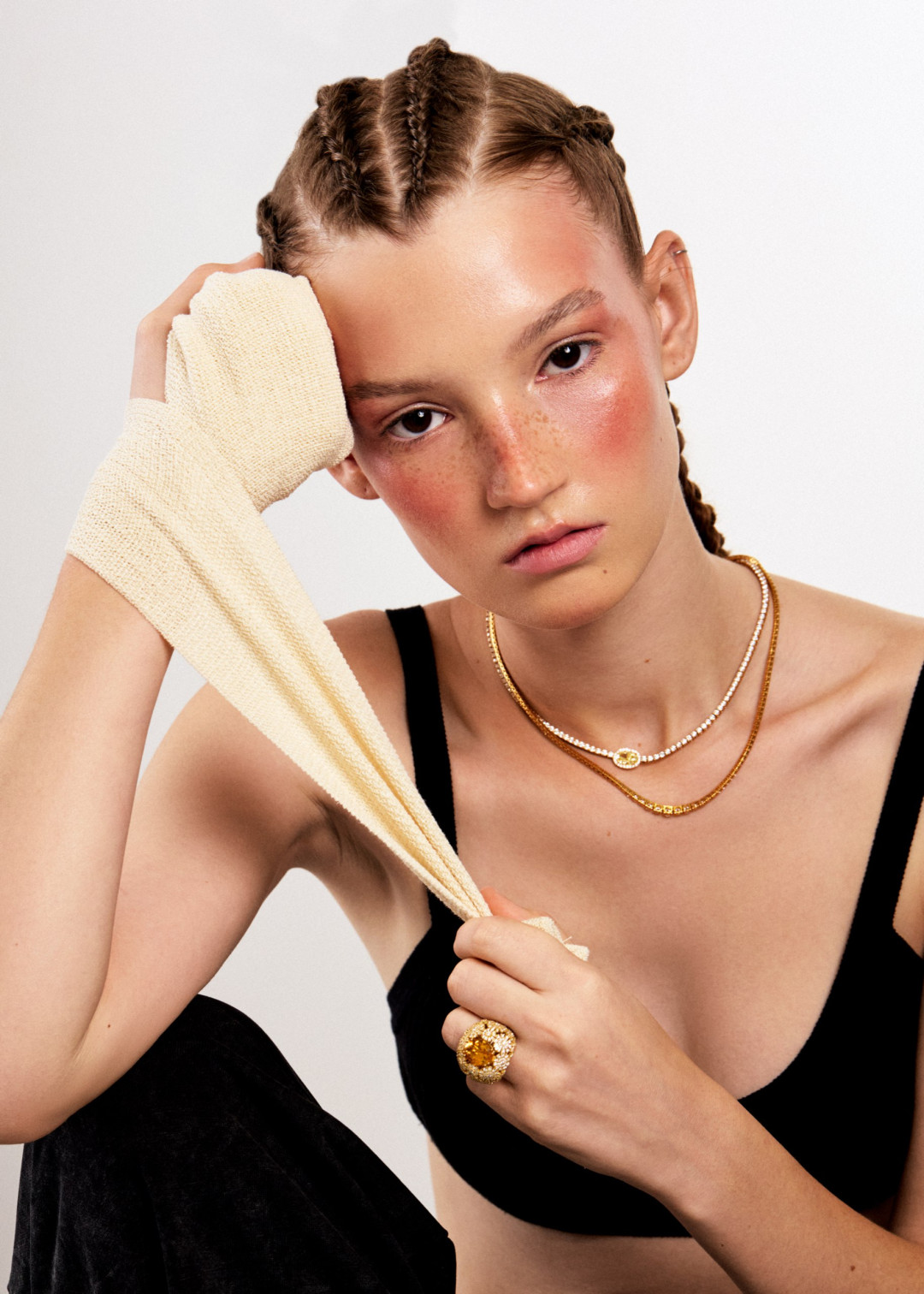 НокАУТ: ELLE KAZAKHSTAN үшін зергерлік түсірілім