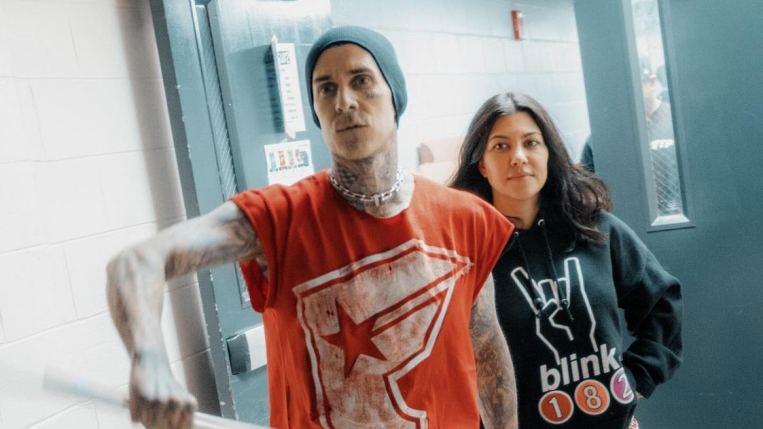 У Трэвиса Баркера и его двухлетнего сына появились "парные татуировки"