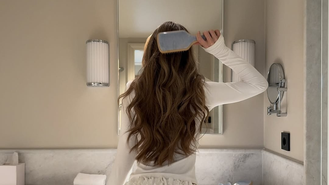 Ай күнтізбесі: 2025  шаш