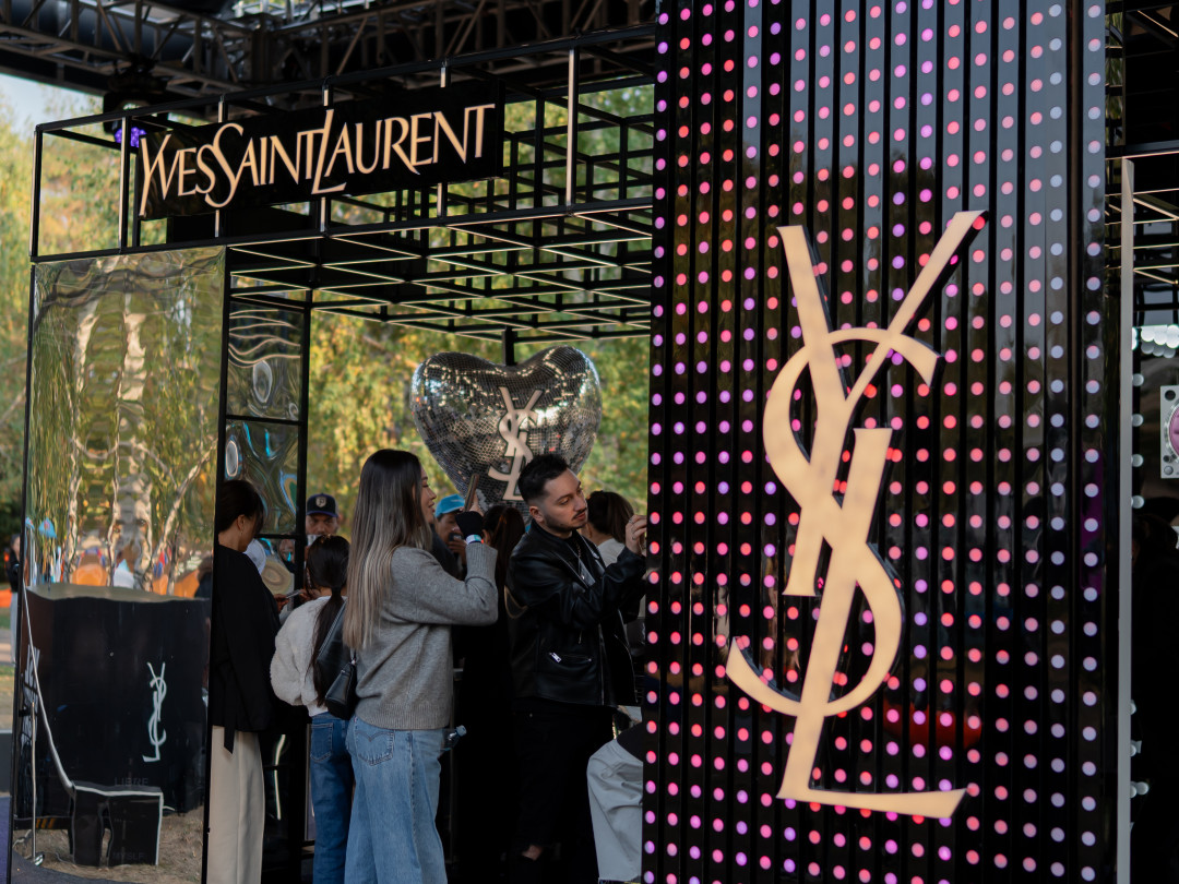 YSL Beauty Light Club