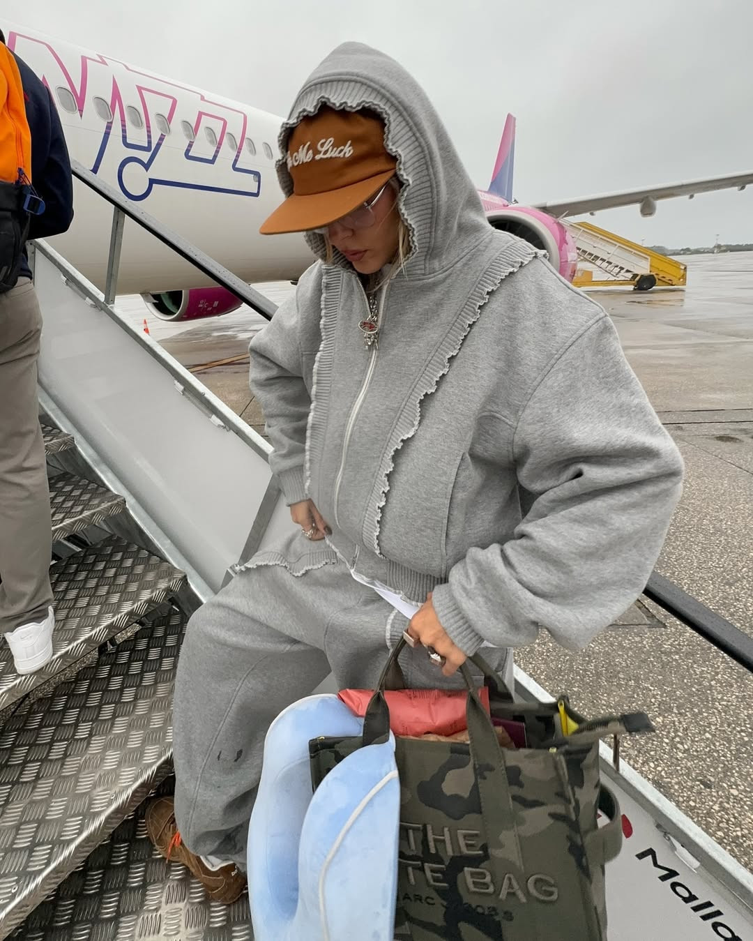 2025 жылдың күзіне сыдырмасы бар жемпір