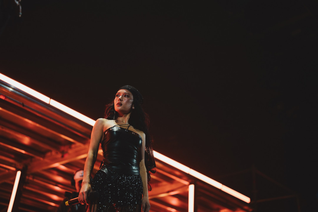 Dequine в эксклюзивном интервью для ELLE Kazakhstan — о первом большом сольнике, вдохновении и сценических образах, в которых не было случайностей