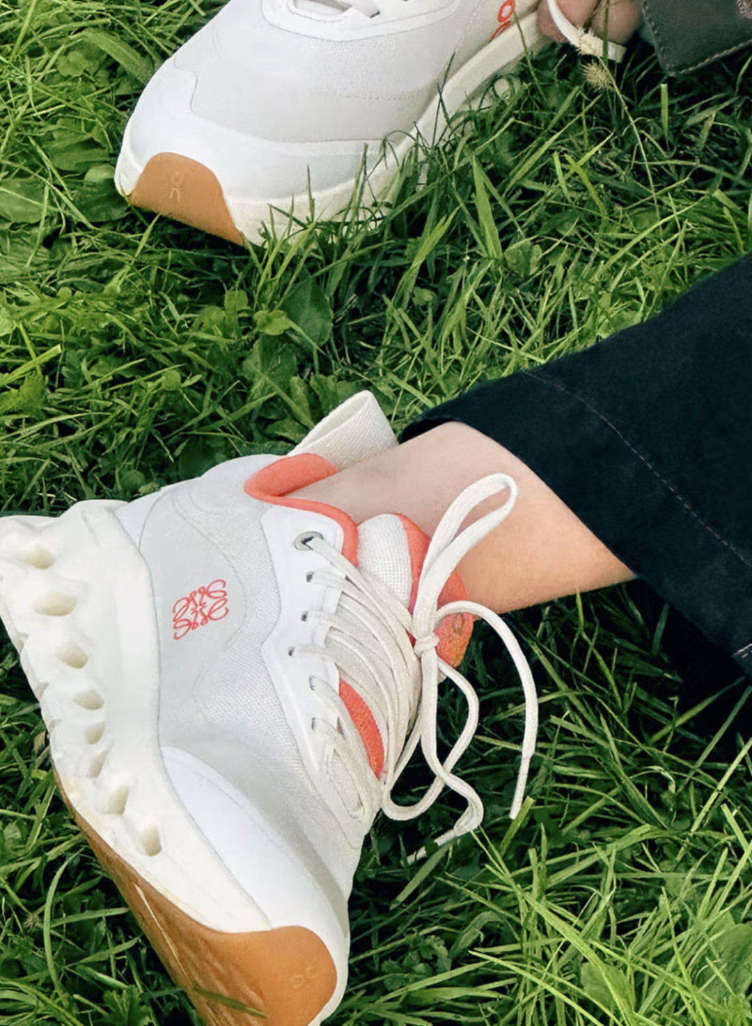 Стильный шаг в будущее: Loewe x On выпустили новые оттенки кроссовок Cloudtilt 2.0. 