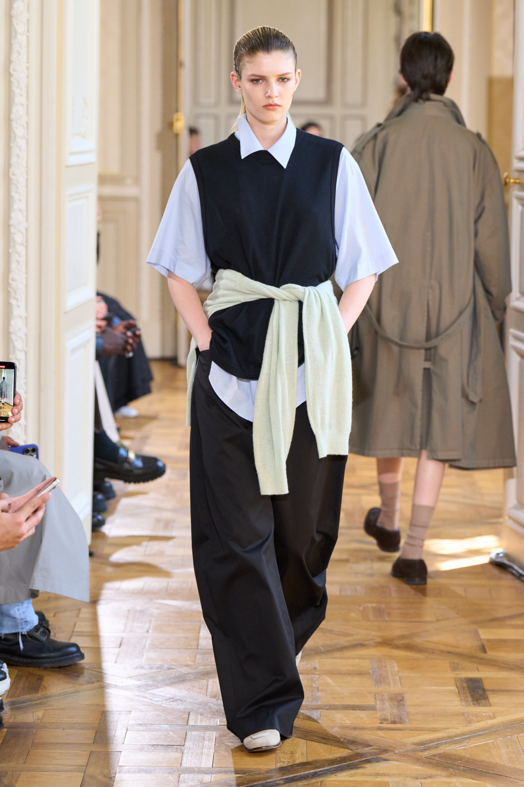 Енді жемпірді әшекей ретінде қолдануға болады: подиум стилистерінен кеңес