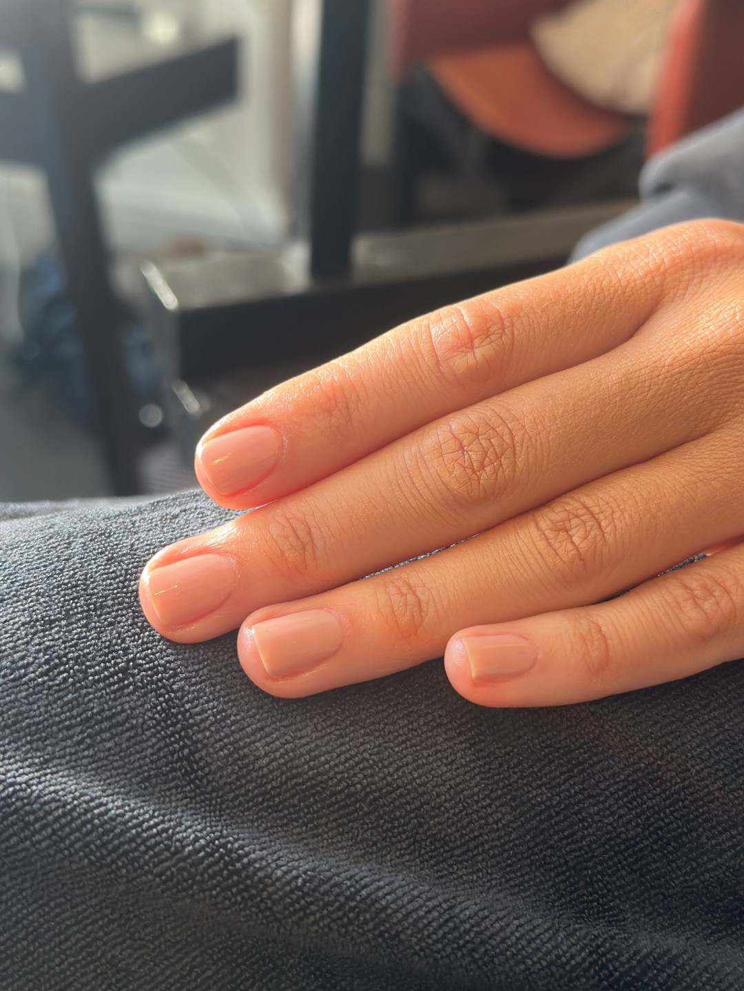 Baby rose — трендовый маникюр этой осени. Марго Робби уже попробовала