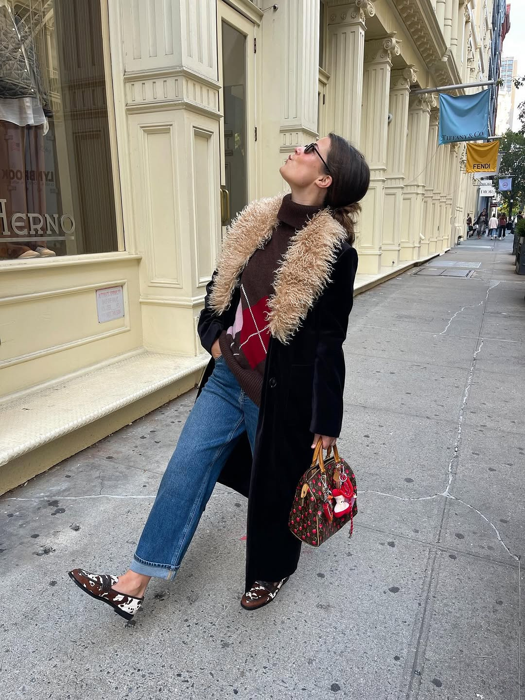 2025/26 қыс маусымына арналған après-ski стиліндегі қандай киімдерді сатып алу керек