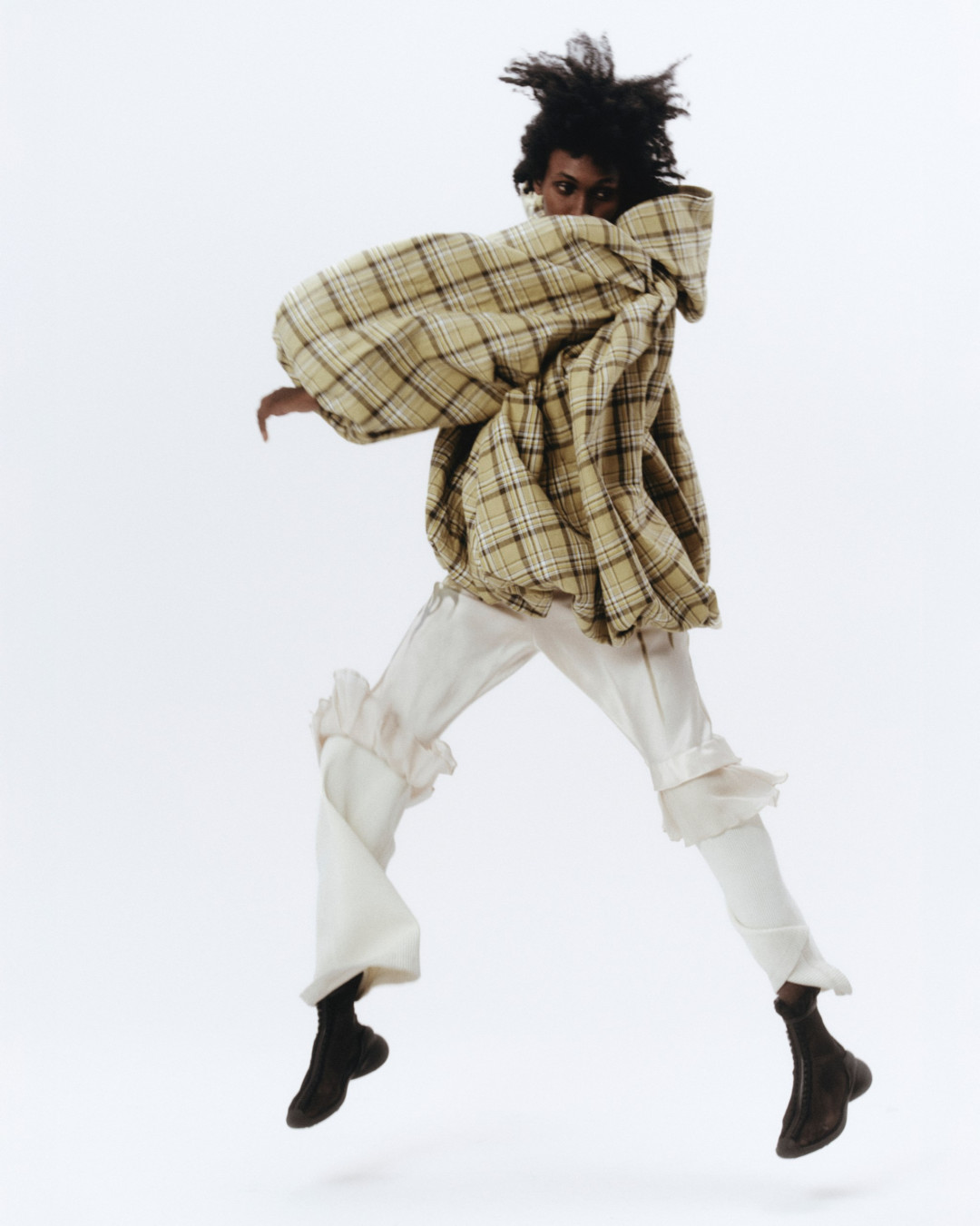 Рекорд ЖАСАУ: ELLE Kazakhstan үшін эксклюзивті түсірілім