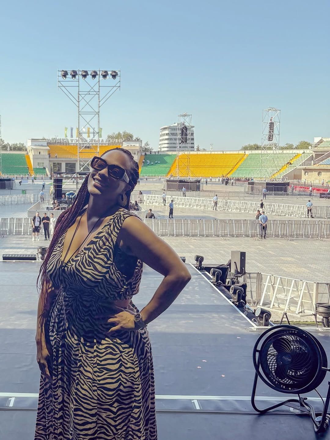 Джей Лоның бэк-вокалисты