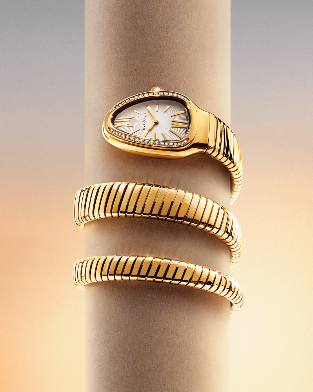 Новая глава Serpenti: Bvlgari представляет коллекцию Viper с Энн Хэтэуэй