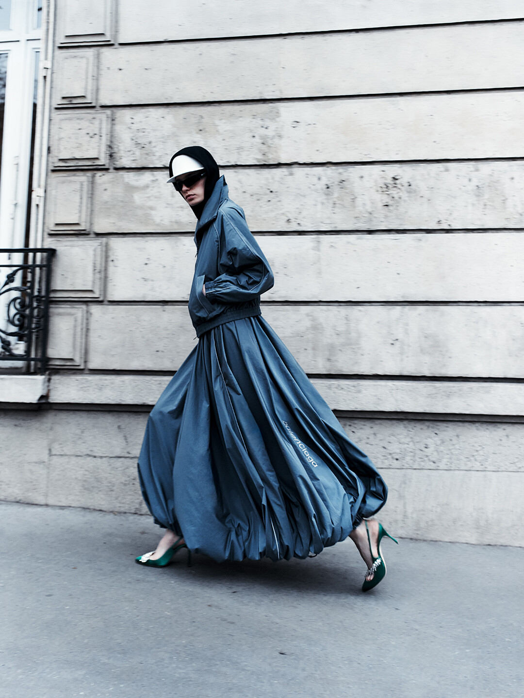 Кэрри Брэдшоу бы не устояла: Balenciaga х Manolo Blahnik выпустили самую желанную коллаборацию сезона