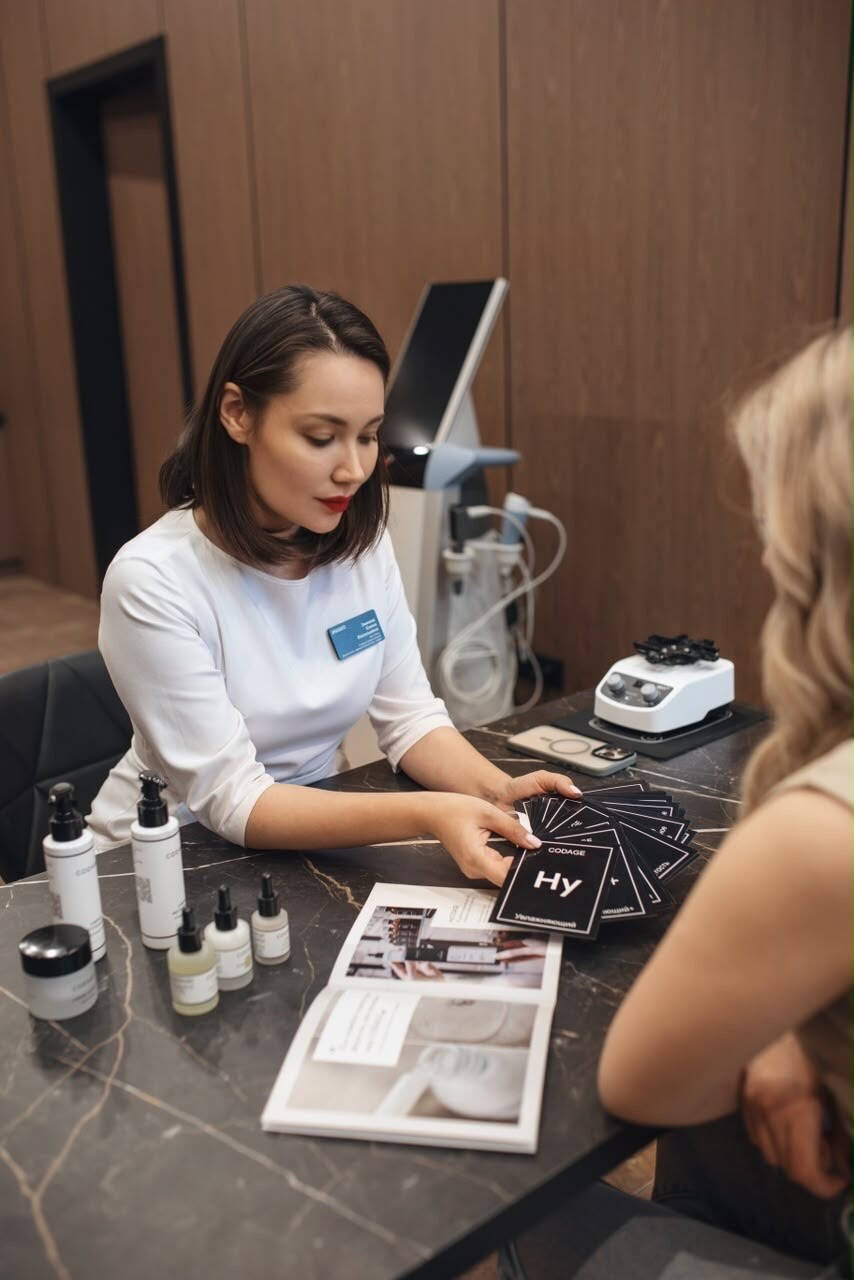 ELLE знакомит: Елена Зимина о главных трендах в косметологии, бьюти-гаджетах и критериях выбора действенного продукта