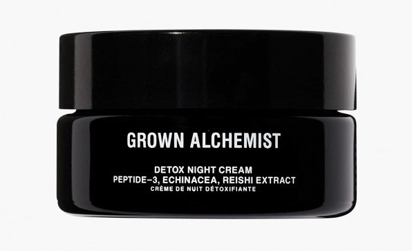 6 anti-age средств, которые стоит добавить в зимний уход