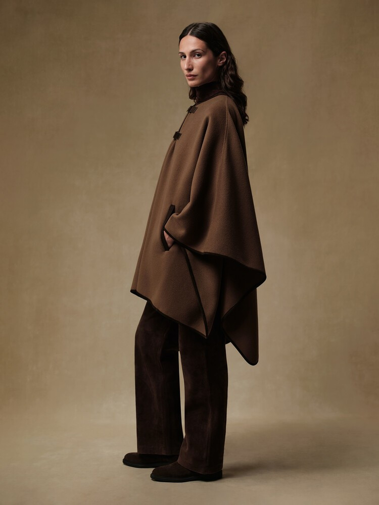 Кейп — 2025 жылдың күзіндегі ең сәнді must-have киім