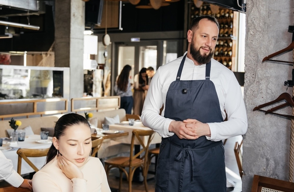 С пузырьками в бокале и новым меню: бранч в «Рыбе Пиле»