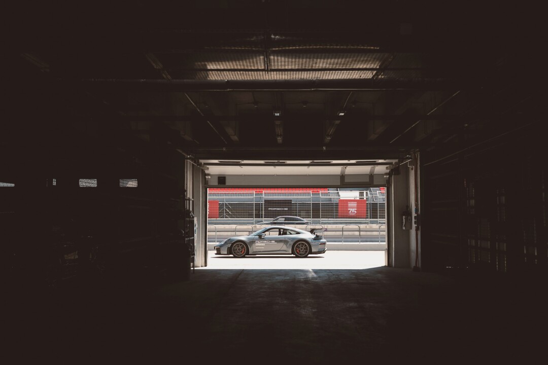 Адреналин, 120 гостей и 250 км/ч на прямой: как прошел Porsche Track Experience 2026 на Sokol International Circuit