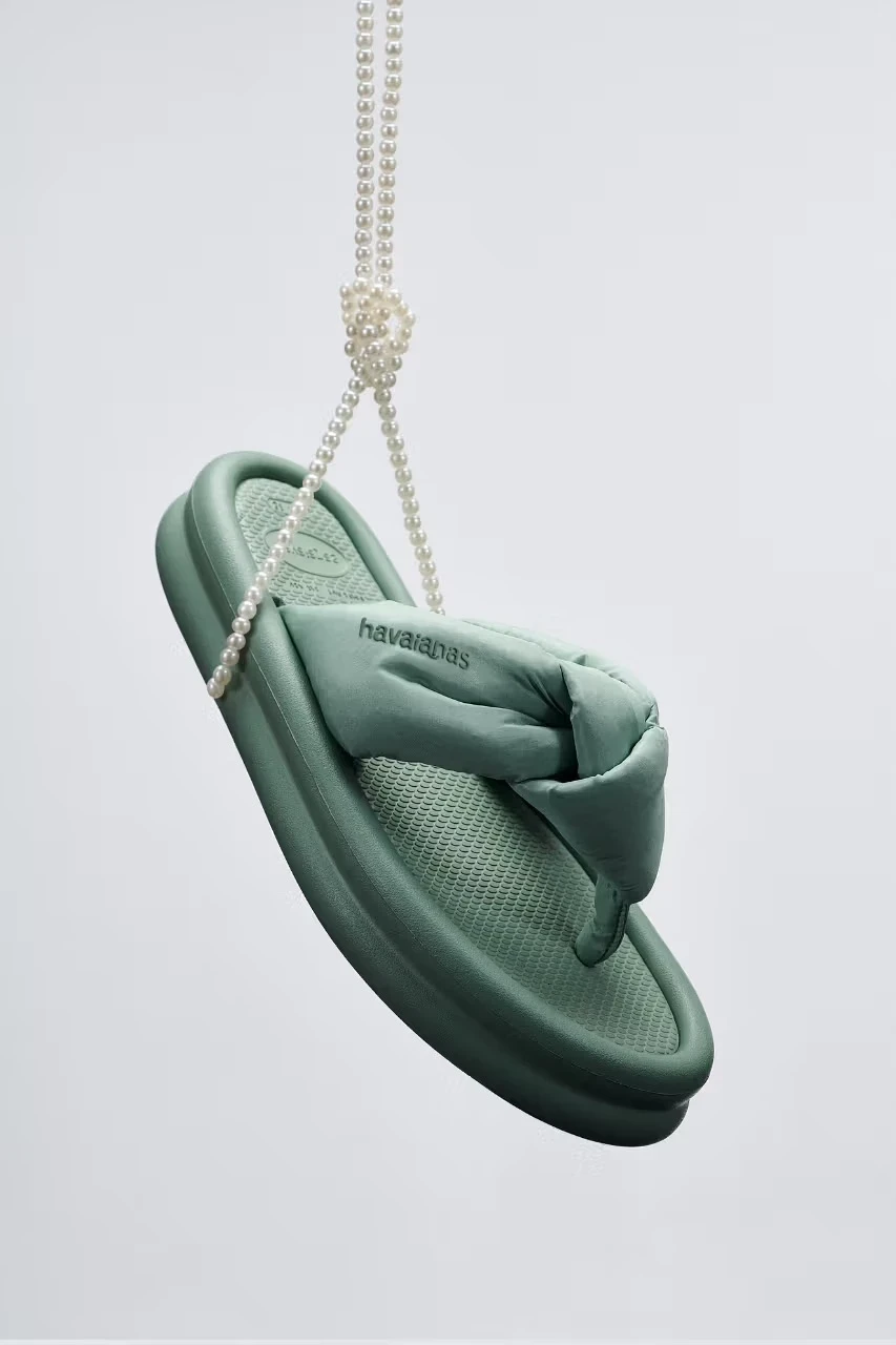 Миранда бы одобрила: Havaianas выпустили коллекцию к сиквелу «Дьявол носит Prada»