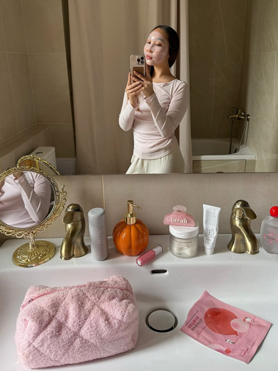 2025 жылғы қараша айына арналған сұлулық күнтізбесі