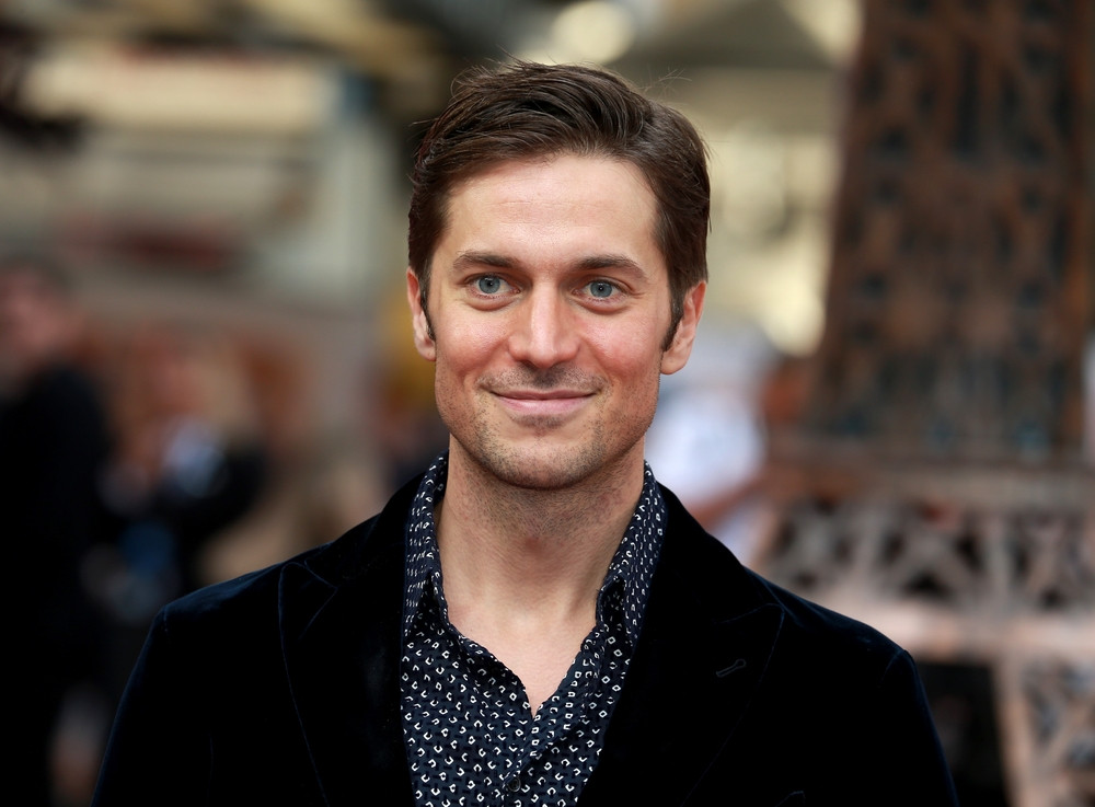 Звезда сериала «Эмили в Париже» Лукас Браво расстался с девушкой