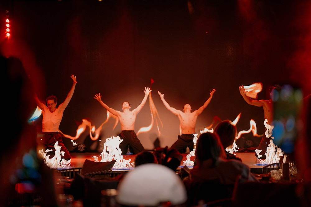 Группа «Корни» на сцене Queen Almaty: финальное летнее шоу на террасе