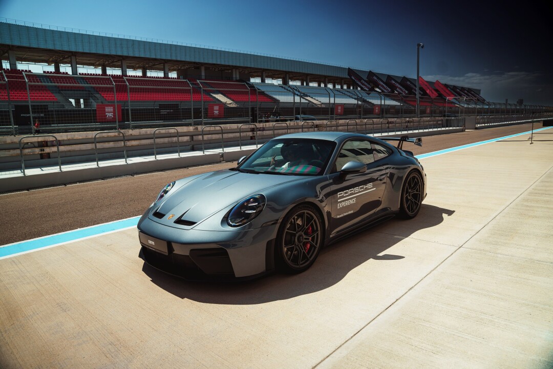 Адреналин, 120 гостей и 250 км/ч на прямой: как прошел Porsche Track Experience 2026 на Sokol International Circuit