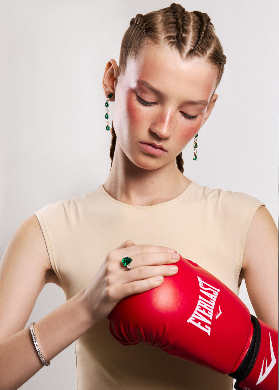 НокАУТ: ELLE KAZAKHSTAN үшін зергерлік түсірілім