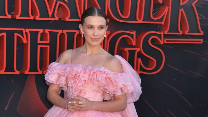 Милли Бобби Браун и Дэвид Харбор