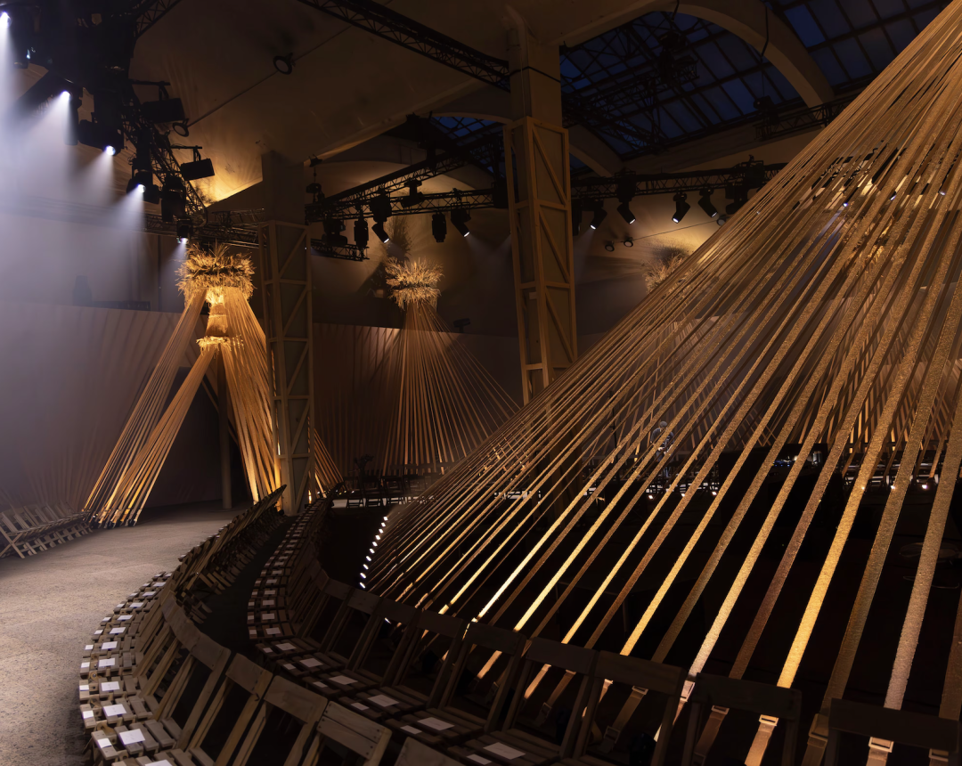 The Bumster is Back: 5 ключевых моментов с показа McQueen SS '26