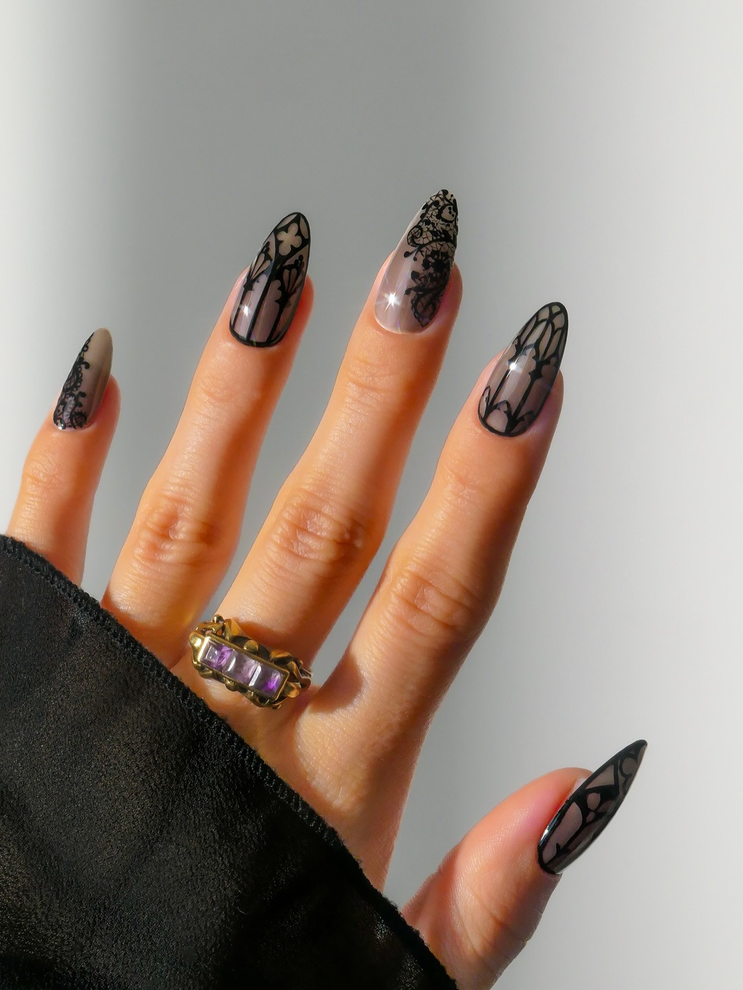 10 завораживающих идей для маникюра на Хэллоуин