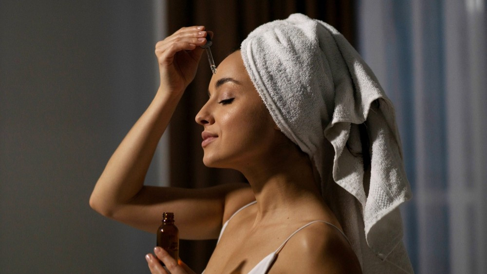 6 anti-age средств, которые стоит добавить в зимний уход