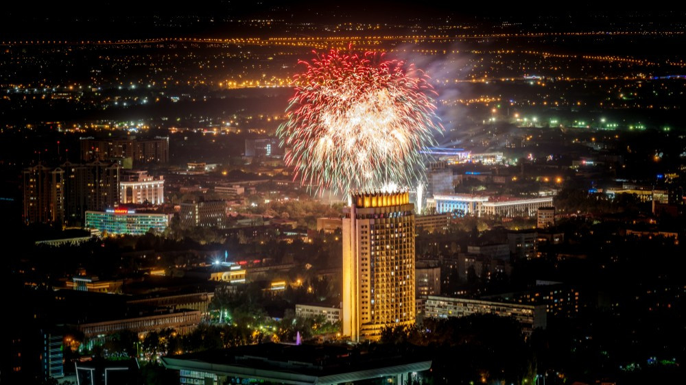 Казахстанцев призывают отказаться от салютов в новогоднюю ночь