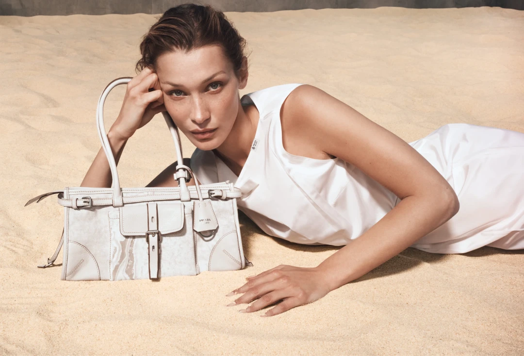 Days of Summer: Белла Хадид и «урбанистические оазисы» в новом кампейне Prada