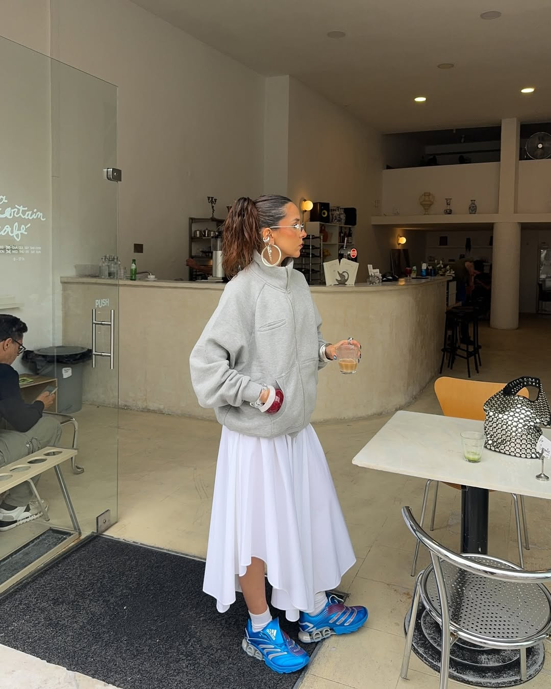 2025 жылдың күзіне сыдырмасы бар жемпір міндетті түрде қажет, не себепті?