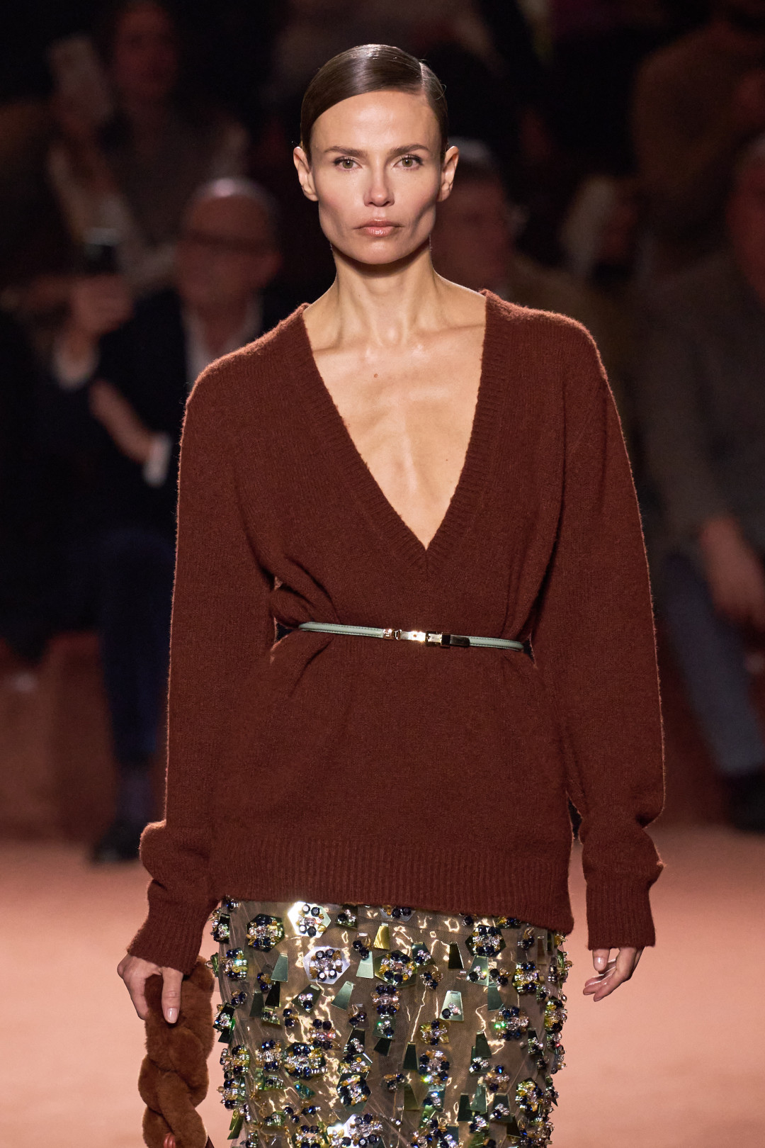 Күзге арналған сәнді киім үлгілері: подиумнан алынған және оңай қайталанатын 5 образ