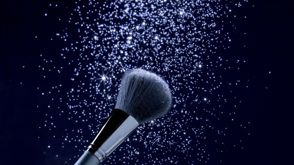 «Снежинки»: как повторить трендовый макияж глаз, который идеально подойдет на новогодние праздники