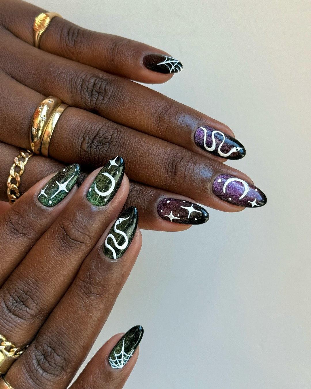 10 завораживающих идей для маникюра на Хэллоуин