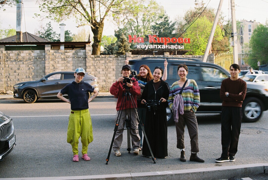 Air Almaty: как магистрантка Central Saint Martins превратила алматинский смог в стильное художественное высказывание
