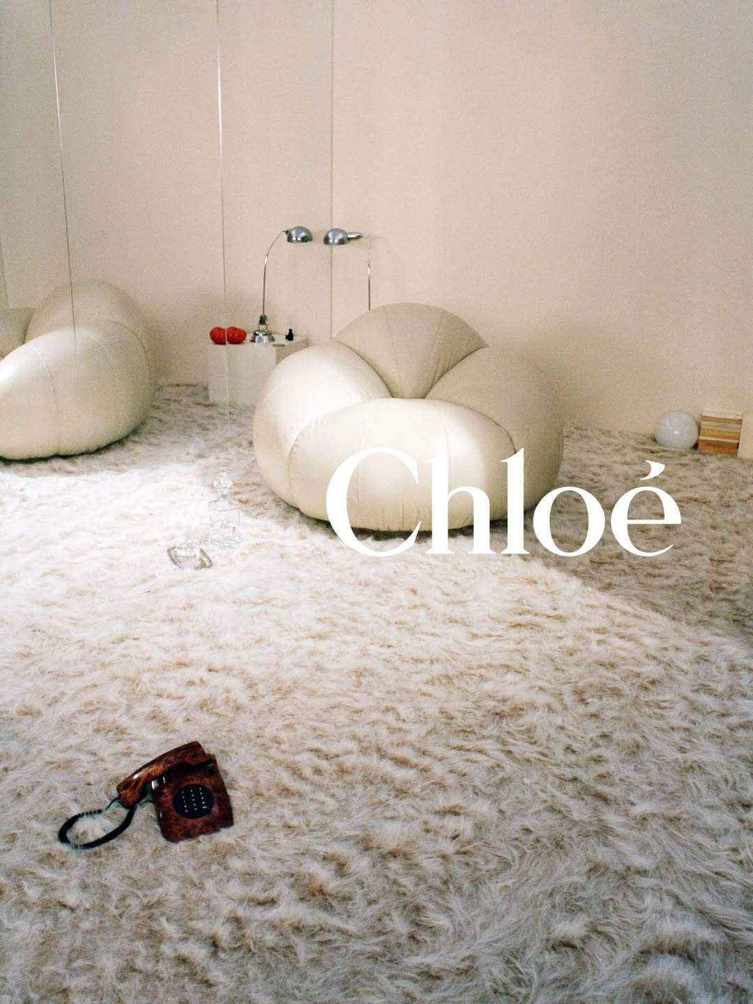 Tomato Girl Summer в интерьере: Chloé переиздает культовое кресло-томат 1970-х